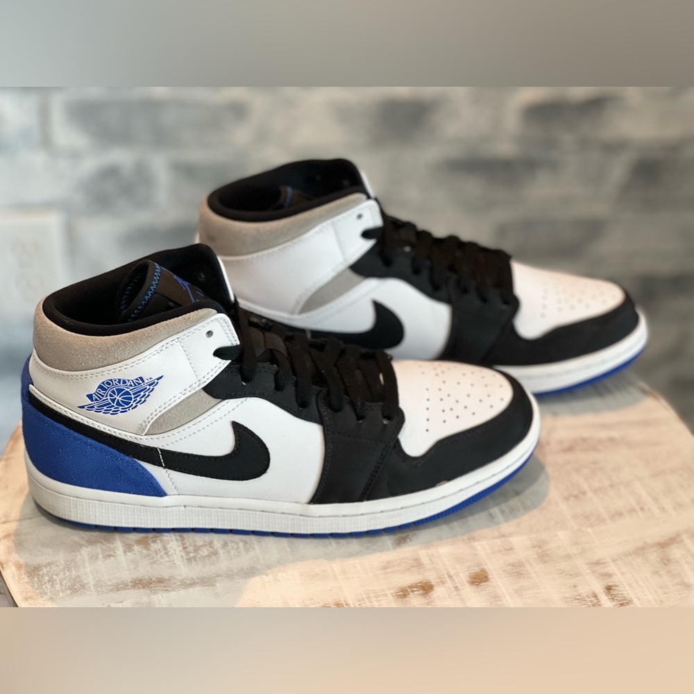 Nike Air Jordan 1 Mid Royal Black Toe size 8.5 basketball sneakers